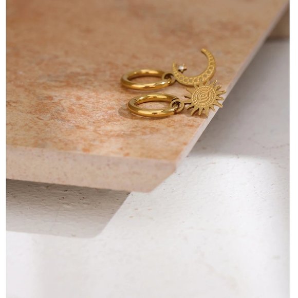 New 18K Gold Plated Diamond Moon Star Huggie Hoop Earrings - Picture 9 of 9